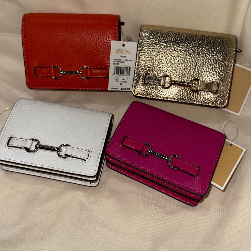 Michael Kors $258 Carson Women Pebbled Leather Flap Wallet one only